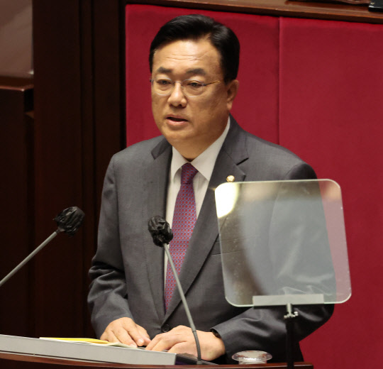 정진석 국민의힘 비상대책위원장이 29일 오전 국회에서 열린 본회의에서 교섭단체 대표연설을 하고 있다. [국회사진기자단]